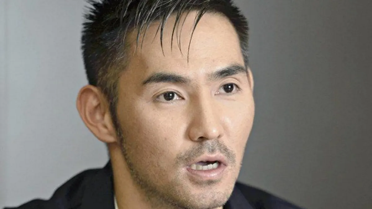 中孝介來自鹿兒島縣奄美大島,憑藉融合「島唄」唱腔風格於2006年出道,其代表曲〈花〉曾獲選為多部廣告配樂,在日本與亞洲地區都擁有高知名度。(圖/翻攝自X) 中孝介來自鹿兒島縣奄美大島,憑藉融合「島唄」唱腔風格於2006年出道,其代表曲〈花〉曾獲選為多部廣告配樂,在日本與亞洲地區都擁有高知名度。(圖/翻攝自X)