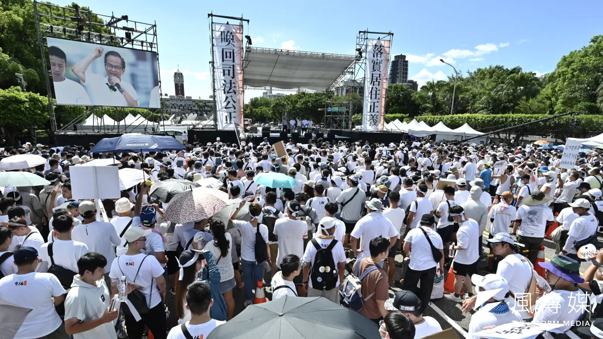 黃國昌、陳之漢發起的「七月十六上凱道 公平正義救台灣」活動,人數只有兩萬多不如預期。(陳思明攝)