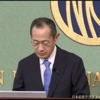 山中伸弥教授がiPS細胞発表から20年の成果を報告し、パーキンソン病治療の保険適用などの実用化に向けた歩みと、競争を勝ち抜くためのオールジャパン体制の重要性を訴えた。(写真/日本記者クラブ提供) 山中伸弥教授がiPS細胞発表から20年の成果を報告し、パーキンソン病治療の保険適用などの実用化に向けた歩みと、競争を勝ち抜くためのオールジャパン体制の重要性を訴えた。(写真/日本記者クラブ提供)