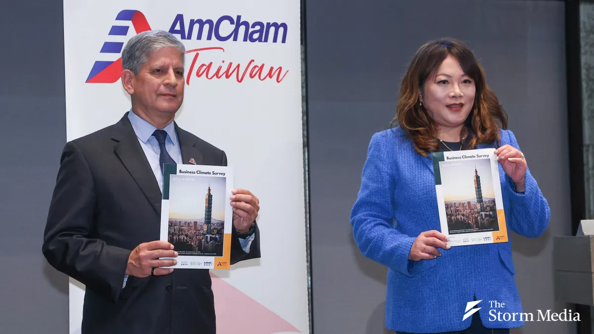 AmCham Taiwan CEO Carl Wegner (left) and Chairperson Anita Chen attend a press conference for the 2026 Business Climate Survey in Taipei on Jan. 27. (Photo by Yen Lin-yu)