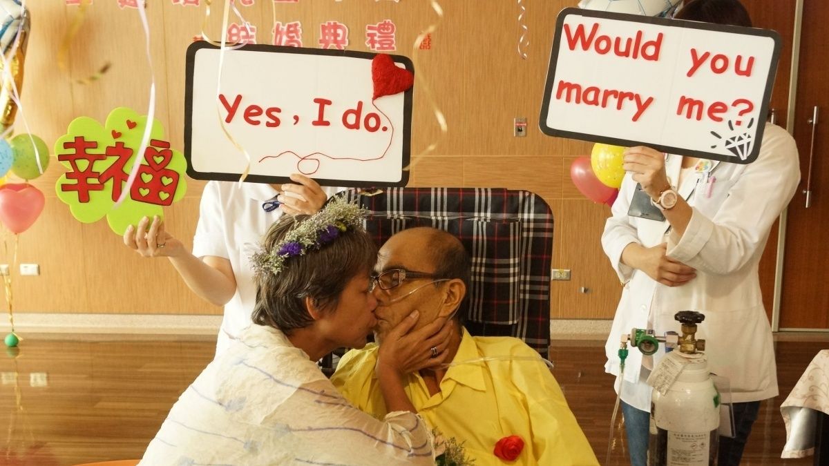 相愛相守12年 癌症病友在醫院一圓婚禮夢 相愛相守12年 癌症病友在醫院一圓婚禮夢