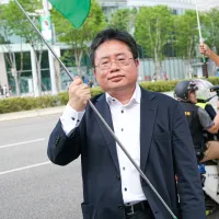 矢板明夫氏が6日、香港のパスポートを所持する中国籍の男に殴打され、中台間に政治的波紋が広がっている。(劉偉宏撮影) 矢板明夫氏が6日、香港のパスポートを所持する中国籍の男に殴打され、中台間に政治的波紋が広がっている。(劉偉宏撮影)