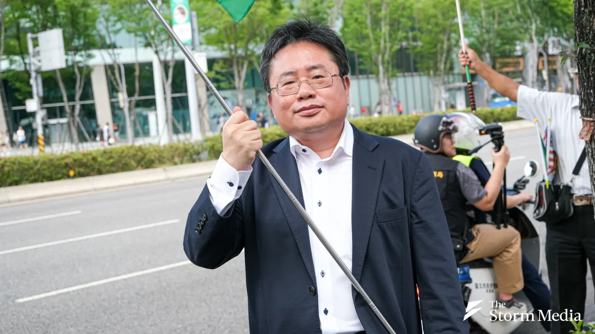Yashita Akio was punched by a Chinese national holding a Hong Kong passport, triggering a cross-strait political dispute. (Photo by Liu Weihong)