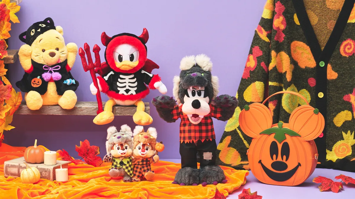 ディズニーストアは、ハロウィーンに向けた仮装姿のキャラクターぬいぐるみやゴシック調のミニー新コレクションを9月4日より全国で順次発売する。(写真/© Disney提供)