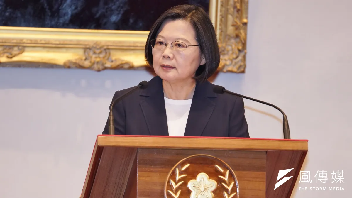總統蔡英文(見圖)在倫敦政經學院(LSE)的博士論文真假受到質疑,可疑之處包含其論文不准他人「引用」,爭議不斷。(資料照,盧逸峰攝)