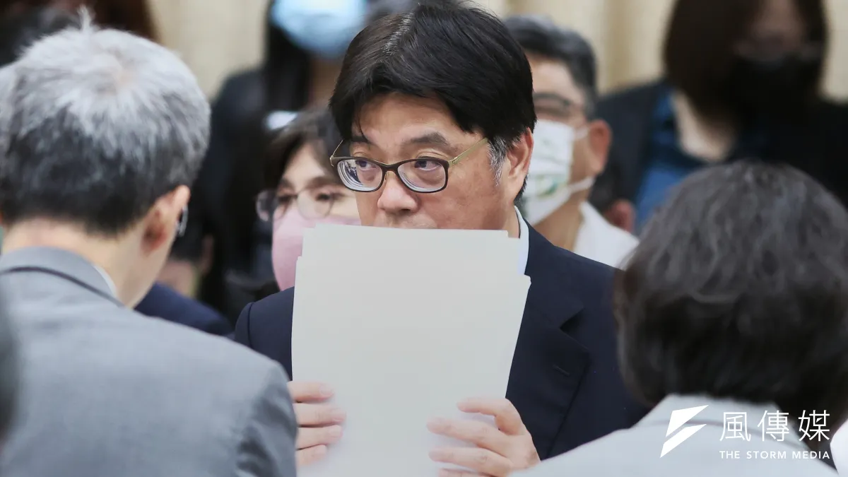 陸委會主委邱垂正12日至立法院備詢,藍委追問2名持有中國大陸身分證是否涉及洩密?(柯承惠攝)