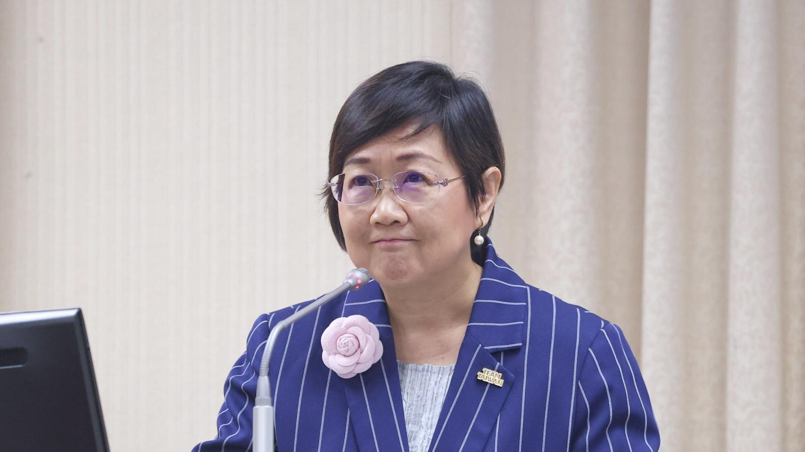 徐佳青請辭!被控帶未成年兒出訪、濫用公務車 哽咽向僑委會海內外同仁致歉
