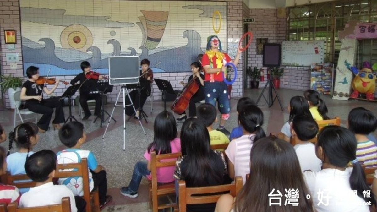 大甲愛樂室內樂團前進校園 偏鄉孩童體驗音樂饗宴 大甲愛樂室內樂團前進校園 偏鄉孩童體驗音樂饗宴