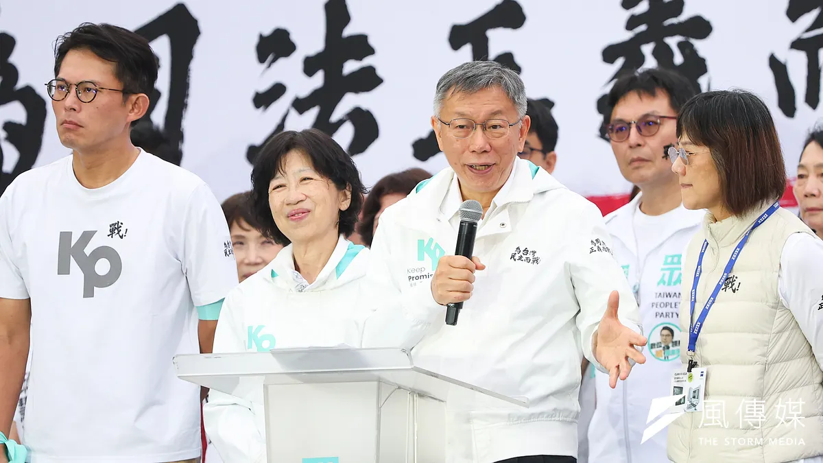 民眾黨創黨主席柯文哲(右二)、黨主席黃國昌(左一)29日出席「戰!329上凱道討公道」活動。(資料照,顏麟宇攝)