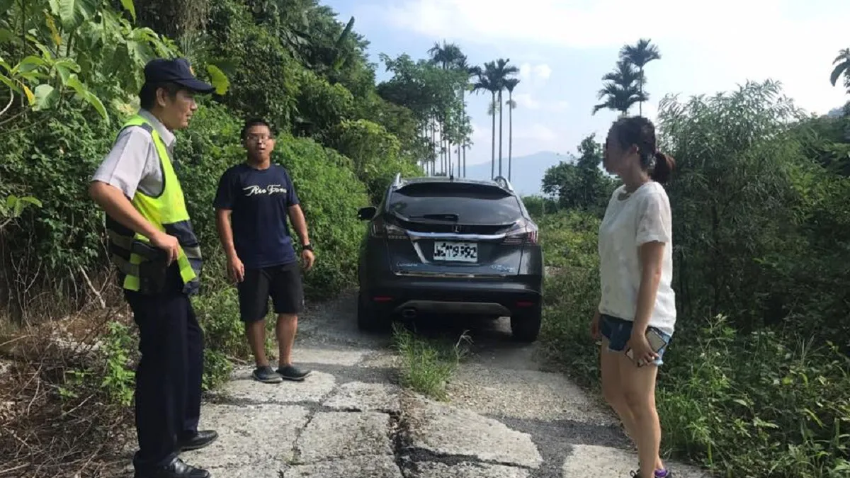 民眾賞花迷路驚魂 警方獲報迅速尋獲