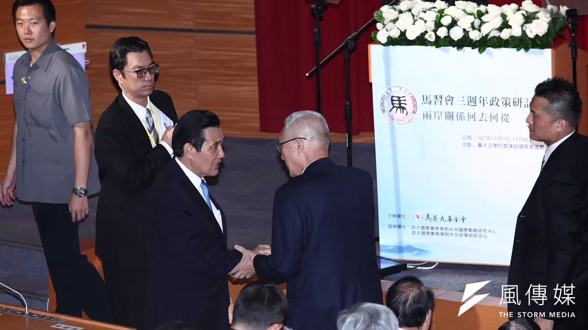 圖為馬英九、吳敦義出席「馬習三週年兩岸關係何去何從政策研討會」。(蔡親傑攝) 圖為馬英九、吳敦義出席「馬習三週年兩岸關係何去何從政策研討會」。(蔡親傑攝)