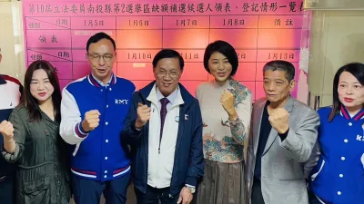國民黨主席朱立倫(左一)與南投縣長許淑華(右二)會商後,19日緊急召集選區各鄉鎮輔選幹部開會,將立即重啟許淑華去年選縣長的組織系統催票,力保林明溱(左二)在立委補選能低空過關。(資料照,林明溱服務處提供)