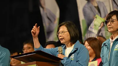 蔡英文總統民調雖高,選情却不能掉以輕心。圖為蔡英文出席立委蘇治芬北港競選總本部成立大會。(蔡英文競選辦公室提供)