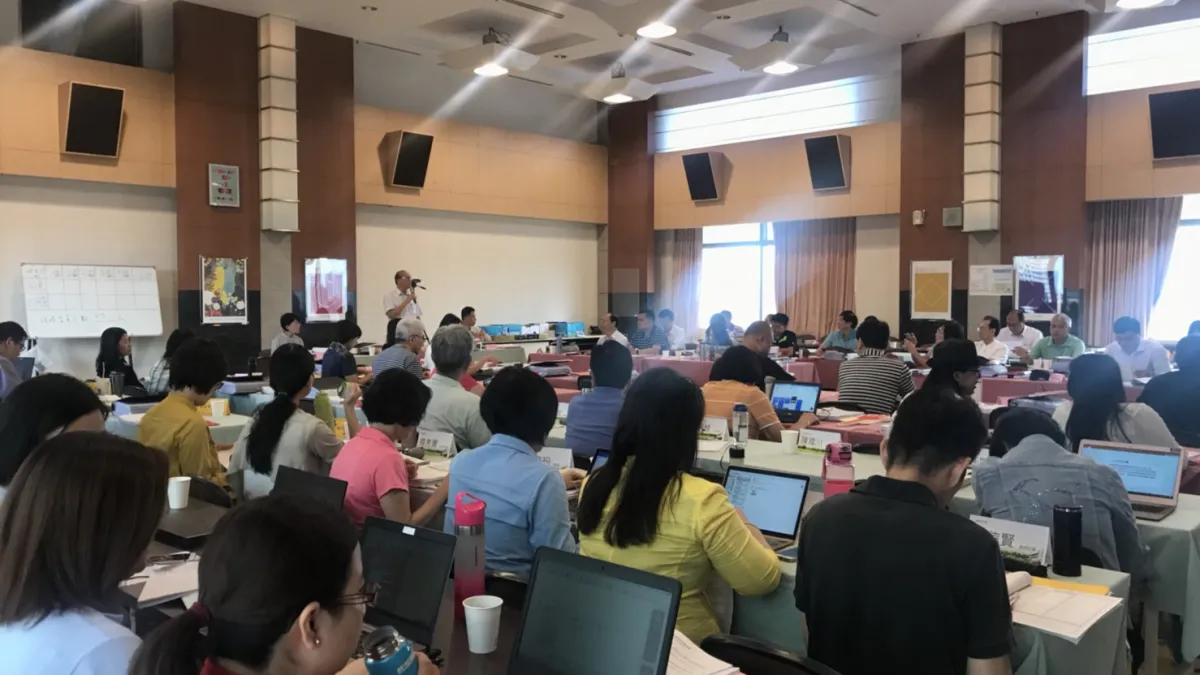 新課綱注重培育「核心素養」,取代了過去的「十項基本能力」。圖為十二年國教新課綱審議現場。(資料照,教育部提供)
