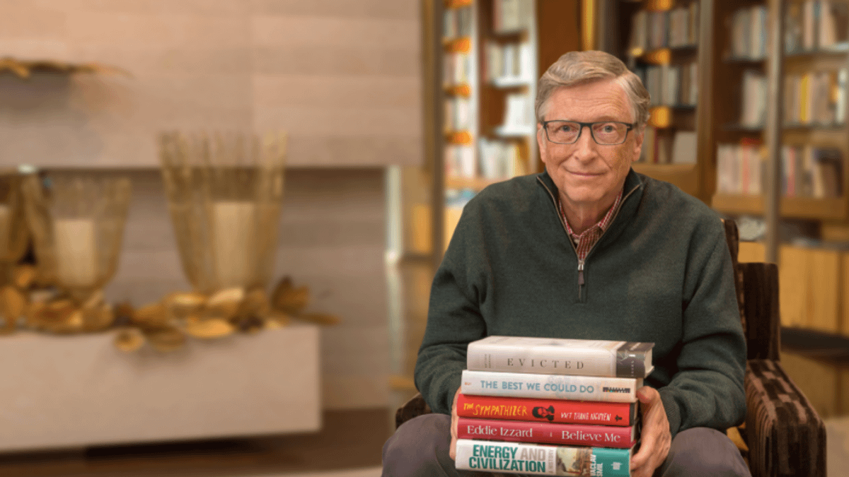 你知道微軟創辦人比爾蓋茲每年都會看 50 本書嗎?就是說,他平均一週就能看完一本書!(圖/gatesnote) 你知道微軟創辦人比爾蓋茲每年都會看 50 本書嗎?就是說,他平均一週就能看完一本書!(圖/gatesnote)