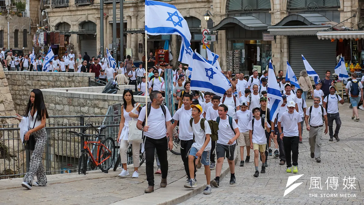 先天條件不足的以色列卻是「最強小國」,諾貝爾化學獎得主謝赫曼(Dan Shechtman)說,「對國家而言,最重要的資源是人的創造力」。圖為以色列成年禮。(顏麟宇攝) 先天條件不足的以色列卻是「最強小國」,諾貝爾化學獎得主謝赫曼(Dan Shechtman)說,「對國家而言,最重要的資源是人的創造力」。圖為以色列成年禮。(顏麟宇攝)