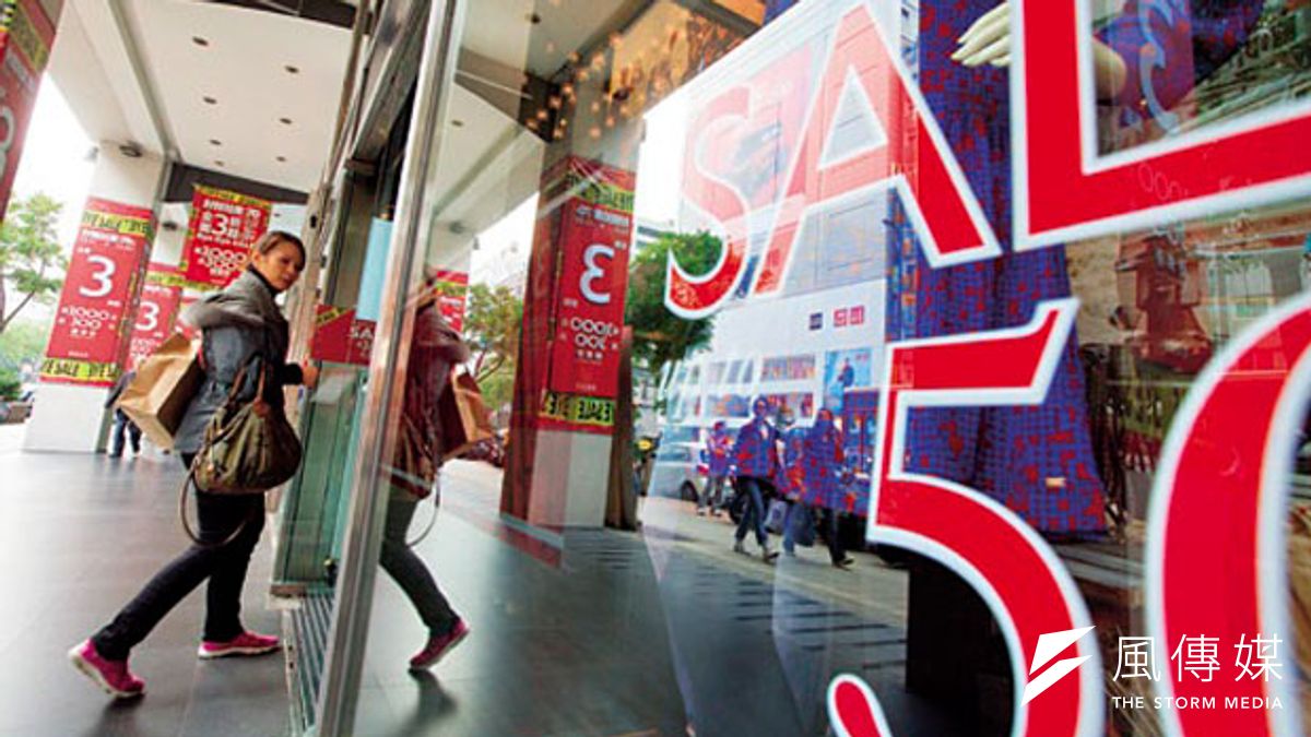 微風忠孝封館改裝,轉做二房東;再過6個月,衣戀將進駐這裡的千坪店面,正式加入東區快時尚戰局。 微風忠孝封館改裝,轉做二房東;再過6個月,衣戀將進駐這裡的千坪店面,正式加入東區快時尚戰局。