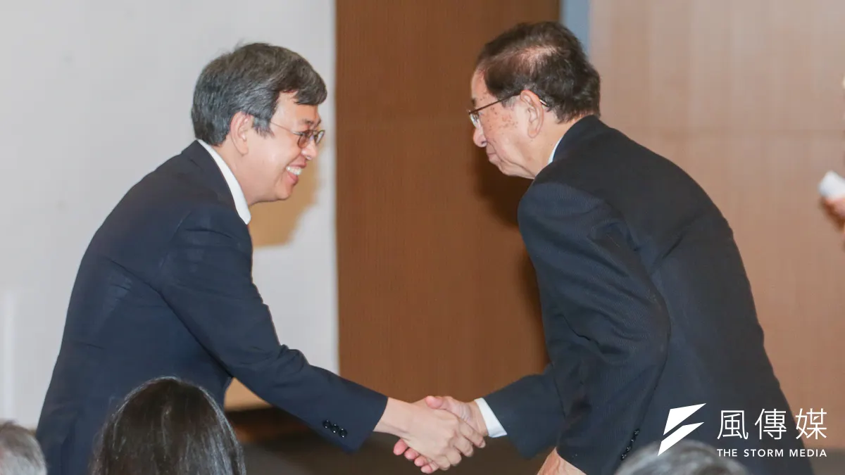 李遠哲(右)主導中研院三十年,這一次他屬意的院長人選是前副總統陳建仁(左)。(資料照,陳明仁攝) 李遠哲(右)主導中研院三十年,這一次他屬意的院長人選是前副總統陳建仁(左)。(資料照,陳明仁攝)