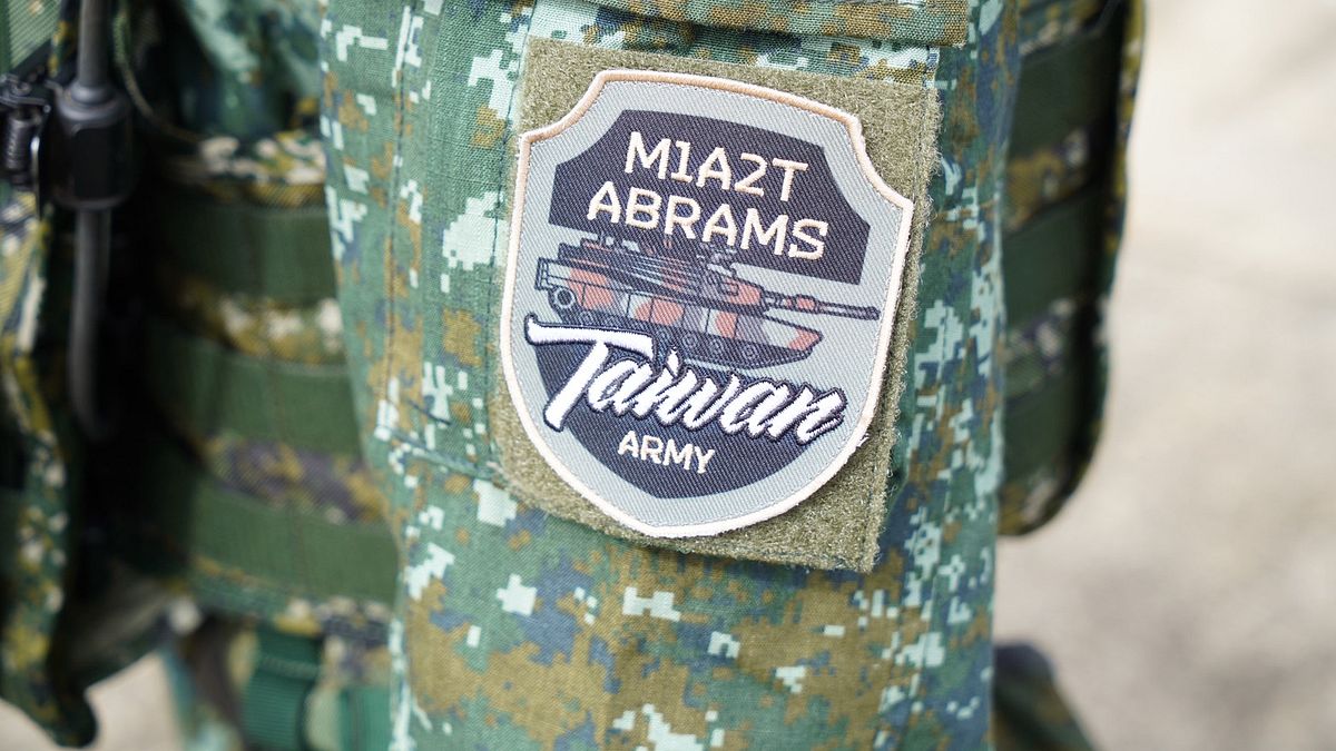 國旗、ROC消失?軍人臂章變「Taiwan」陸軍 張競怒轟:愛拍馬屁乾脆稱台勇