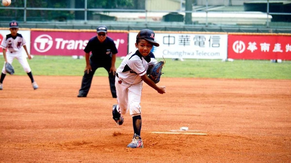 106年5月舉辦的華南金控少棒賽,宜蘭縣投手葉駿宏主投4.1局失3分,拿下勝投,幫助球隊以5:4勝出,小選手們表現精彩。(圖/中華棒球協會) 106年5月舉辦的華南金控少棒賽,宜蘭縣投手葉駿宏主投4.1局失3分,拿下勝投,幫助球隊以5:4勝出,小選手們表現精彩。(圖/中華棒球協會)