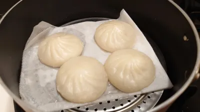 一名網友發文推薦,全聯1款冷凍包子甜而不膩、表皮細白Q彈,剝開後芝麻還會爆漿流沙。(示意圖/取自photo-ac)