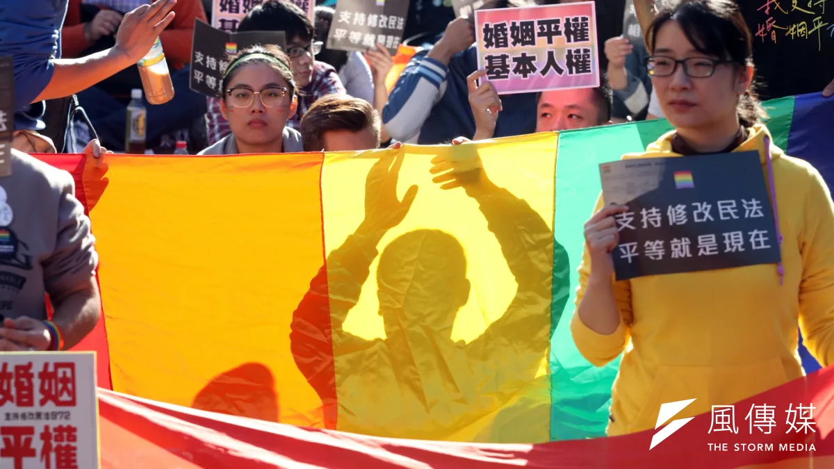 立法院婚姻平權修法,挺同團體聚集濟南路呼籲直修民法。(蘇仲泓攝)