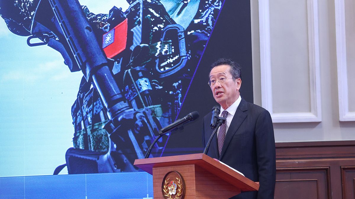 夏珍專欄:賣馬桶的買炸藥,顧立雄在想什麼?