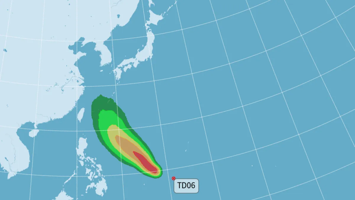 目前位於帛琉東北方海面的熱帶性低氣壓「TD06」正在持續增強發展,最快明天(26日)有機會正式增強為今年第 6 號颱風「薔蜜」。(圖/氣象署提供)