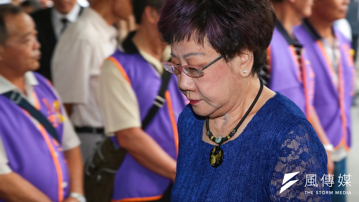 前副總統呂秀蓮6日出席前立委王拓告別式,她表示,「不要用100天來鑑定政績」,應該在4年後由人民決定,她會繼續給予支持。(顏麟宇攝) 前副總統呂秀蓮6日出席前立委王拓告別式,她表示,「不要用100天來鑑定政績」,應該在4年後由人民決定,她會繼續給予支持。(顏麟宇攝)