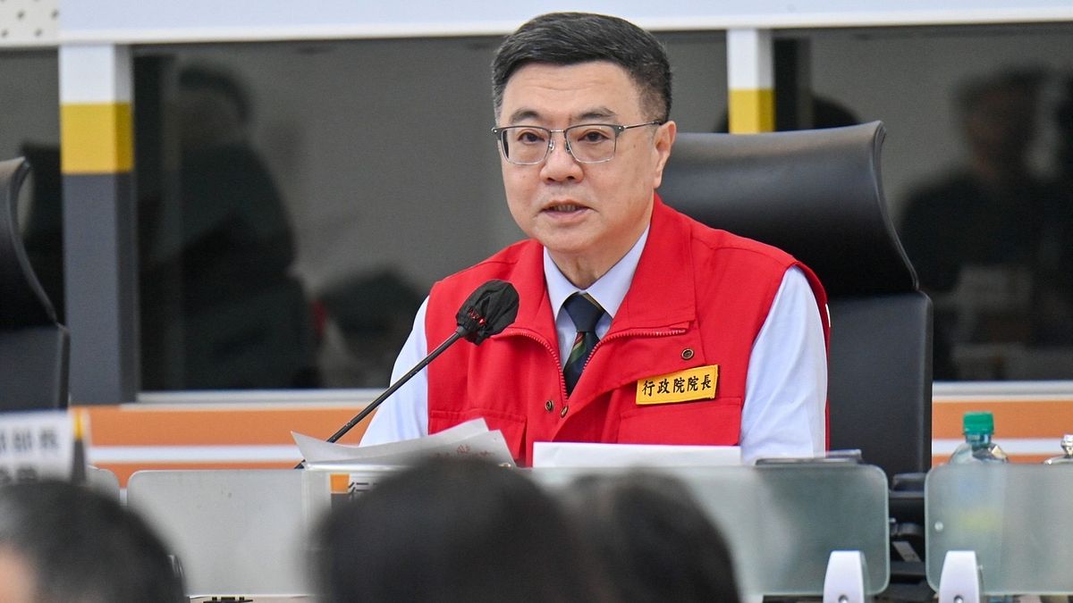 山陀兒颱風移動速度緩慢,延長對台影響時間,行政院長卓榮泰今(2)日前往中央災害應變中心視導。(行政院提供) 山陀兒颱風移動速度緩慢,延長對台影響時間,行政院長卓榮泰今(2)日前往中央災害應變中心視導。(行政院提供)