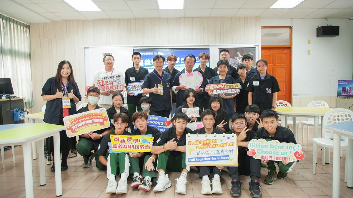 嘉義縣竹崎高中代表隊FRC7551,參加FRC機器人競賽榮獲第二區聯盟賽第四名、第一區聯盟賽第六名佳績。(圖/嘉義縣政府教育處提供) 嘉義縣竹崎高中代表隊FRC7551,參加FRC機器人競賽榮獲第二區聯盟賽第四名、第一區聯盟賽第六名佳績。(圖/嘉義縣政府教育處提供)