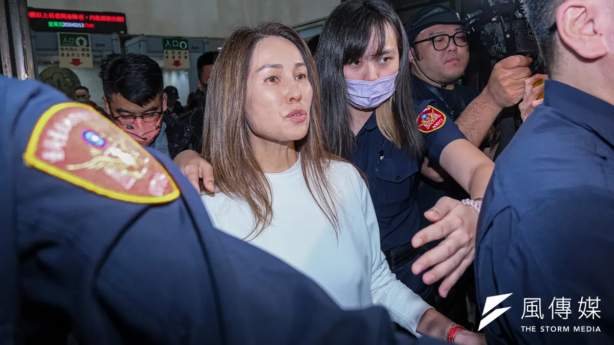 無黨籍立委高金素梅以100萬交保離開台北地檢署。(劉偉宏攝)