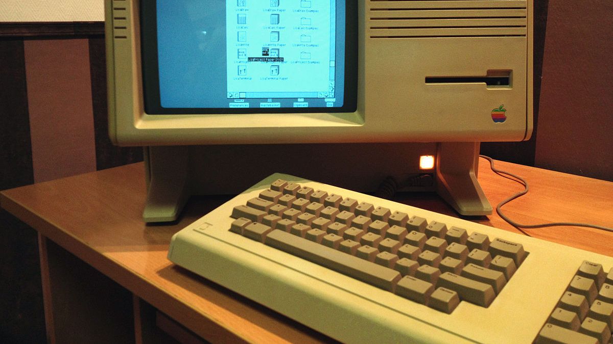 蘋果經典電腦Lisa雖然當時推出時銷量不佳,卻是改變電腦歷史的經典大作!(圖 /wikimedia commons) 蘋果經典電腦Lisa雖然當時推出時銷量不佳,卻是改變電腦歷史的經典大作!(圖 /wikimedia commons)