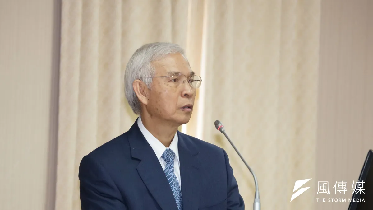 央行總裁楊金龍(見圖)今(24)日表示,未來中小企業向銀行申請專案融資,若有「中小企業信保基金」保證者,銀行的利率加碼部分不得超過0.75個百分點。(資料照,盧逸峰攝)