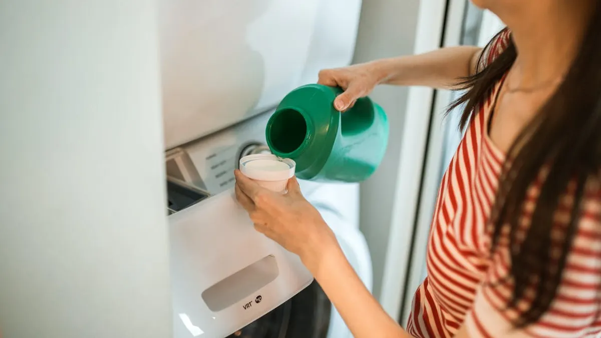 冬天衣物泛黃怎麼辦?網友一致推「過碳酸鈉」!(示意圖 / 取自Pexels) 冬天衣物泛黃怎麼辦?網友一致推「過碳酸鈉」!(示意圖 / 取自Pexels)