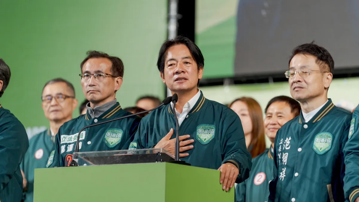 作者認為,民進黨總統候選人賴清德選前的表現有點慌亂,忐忑不安、杯弓蛇影到處扣別人紅帽。(賴清德競選辦公室提供)