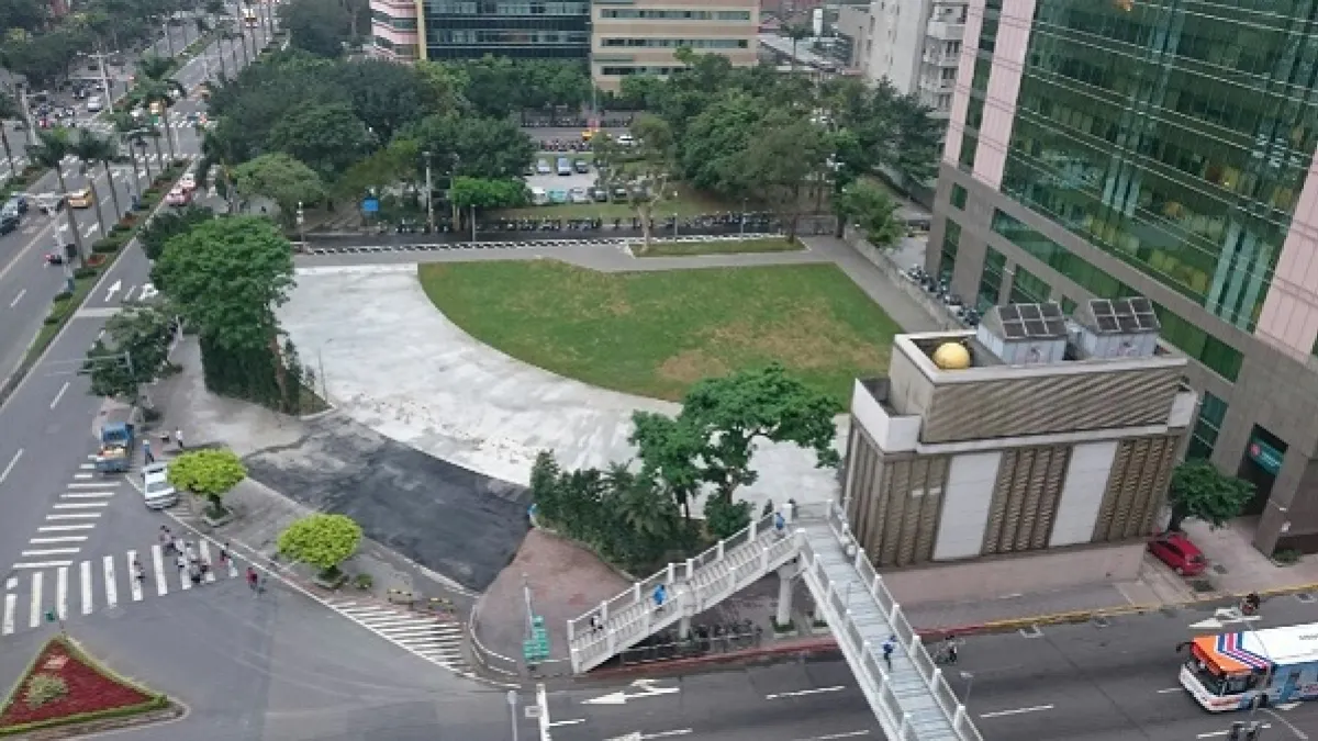 台北市議會舊址位於台北車站周邊、忠孝東路一段與中山北路一段交叉口,是市區精華土地,採價低者得標,歷經五度仍然流標。(取自台北市政府)