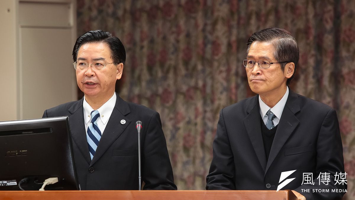 內閣將小幅改組,總統府秘書長吳釗燮(左)可望留任、國安會秘書長嚴德發(右)將轉任國防部長。(資料照片,顏麟宇攝) 內閣將小幅改組,總統府秘書長吳釗燮(左)可望留任、國安會秘書長嚴德發(右)將轉任國防部長。(資料照片,顏麟宇攝)