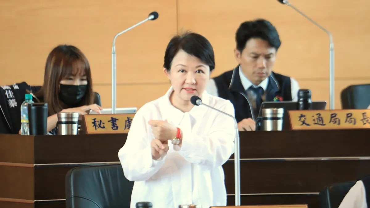 盧秀燕指出,台中市衛生局的系統沒有不良試劑,然中央直撥至教育、學校或長照系統,或原住民區域仍在清查中,呼籲民眾拿到中央撥配的不良試劑,可就近向衛生所聯繫換貨。(圖/台中市政府)