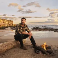 CHRIS HEMSWORTH JOINS ARCHIE ROSE DISTILLING CO. AS CO-OWNER AHEAD OF U.S. LAUNCH AND GLOBAL EXPANSION CHRIS HEMSWORTH JOINS ARCHIE ROSE DISTILLING CO. AS CO-OWNER AHEAD OF U.S. LAUNCH AND GLOBAL EXPANSION