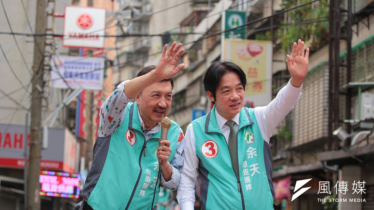前行政院長賴清德賣命輔選,能否守住傳統綠區即將揭曉。圖為賴清德陪同余天掃街拜票。(顏麟宇攝) 前行政院長賴清德賣命輔選,能否守住傳統綠區即將揭曉。圖為賴清德陪同余天掃街拜票。(顏麟宇攝)