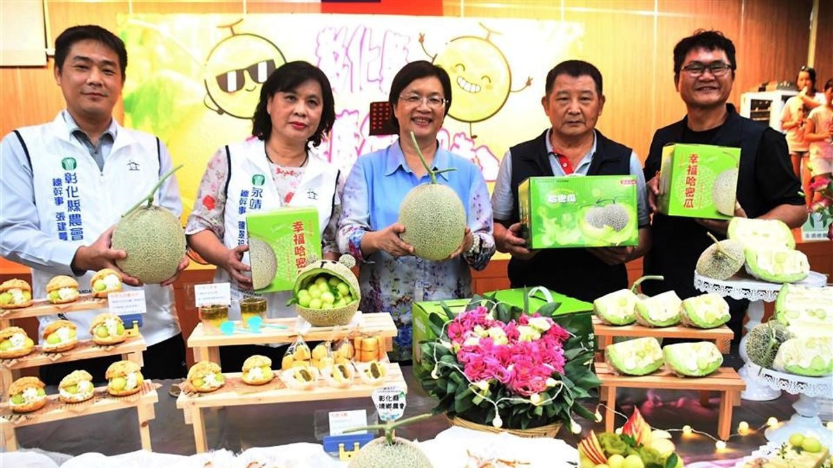 中秋節前夕,彰化縣政府與永靖鄉農會合作發布「中秋洋香瓜禮盒」,將產地直送的新鮮美味帶給每一位消費者。(圖/彰化縣政府) 中秋節前夕,彰化縣政府與永靖鄉農會合作發布「中秋洋香瓜禮盒」,將產地直送的新鮮美味帶給每一位消費者。(圖/彰化縣政府)