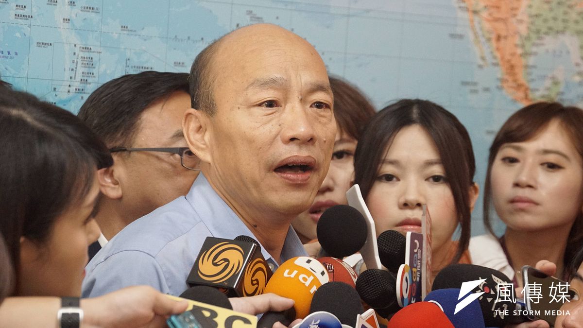 被問到凱道反紅媒遊行,高雄市長韓國瑜(前中)同意,不應該侵犯媒體監督的第四權。(資料照,盧逸峰攝) 被問到凱道反紅媒遊行,高雄市長韓國瑜(前中)同意,不應該侵犯媒體監督的第四權。(資料照,盧逸峰攝)