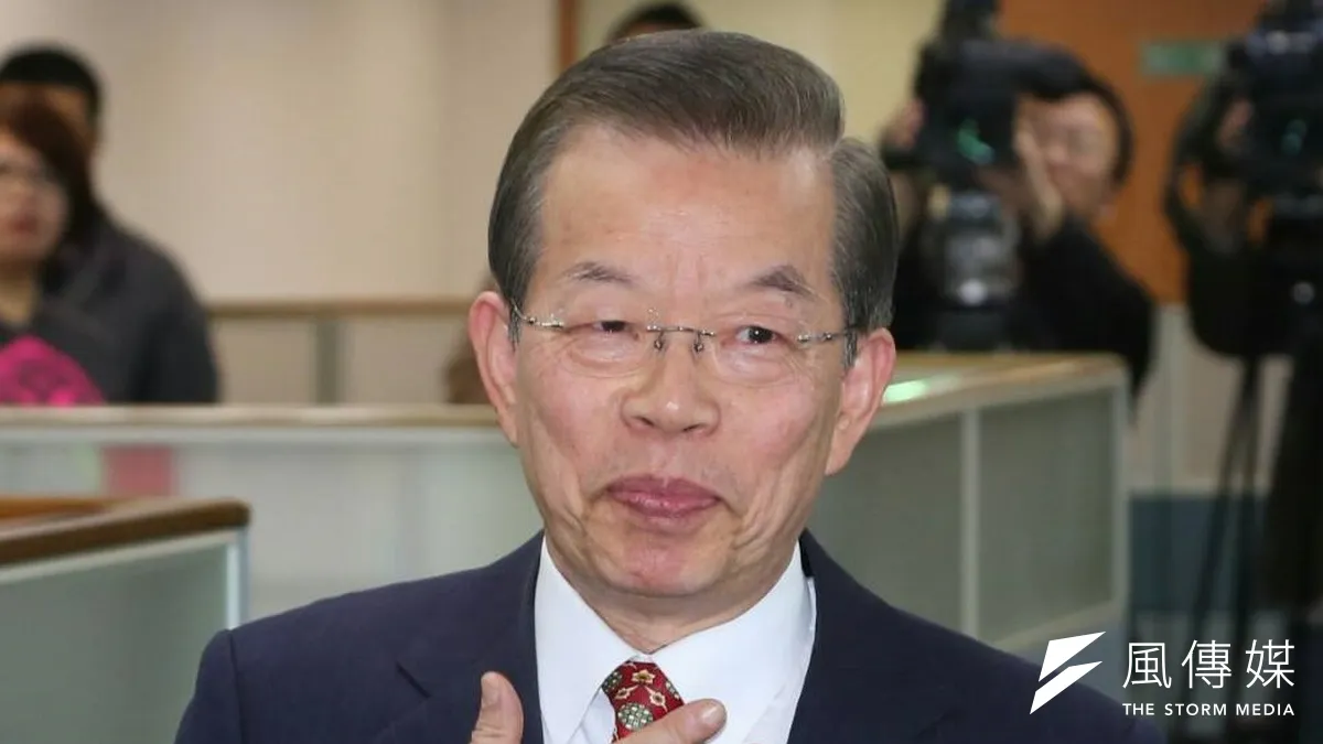 據傳謝長廷可能要在目前高雄唯一藍大於綠的左營、楠梓區參選立委,他11日表示,若要選立委,一定會堂堂正正宣布。(余志偉攝)