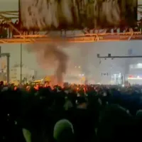 伊朗民眾上街示威,抗議政府放任通膨失控和傷害經濟。(美聯社) 伊朗民眾上街示威,抗議政府放任通膨失控和傷害經濟。(美聯社)