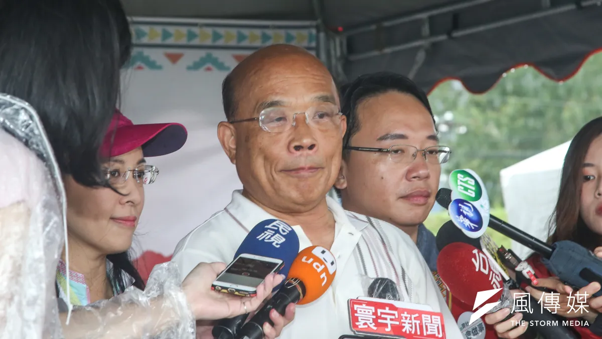 民進黨新北市長參選人蘇貞昌近日遭藍營網軍攻擊,指蘇貞昌祖父蘇雲英當年害死抗日英雄林少貓,被批為「漢奸」,對此蘇貞昌嚴正駁斥指控更痛心說「連我祖父都要被抹黑,作為後代,我真的覺得很痛苦」。(資料ˋ照,陳明仁攝)