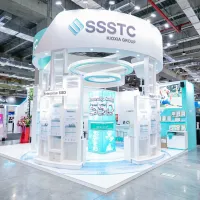 建興儲存於Computex 2026展出SSD,聚焦AI 資料中心解決方案。(圖/SSSTC提供) 建興儲存於Computex 2026展出SSD,聚焦AI 資料中心解決方案。(圖/SSSTC提供)