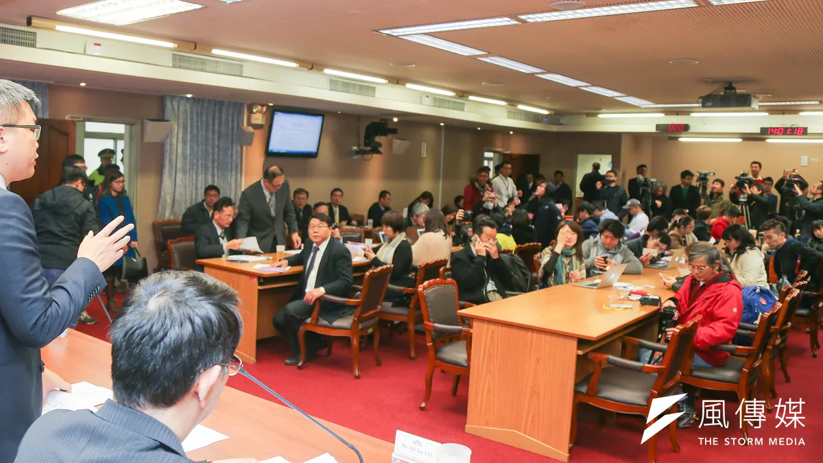 為研議未來該如何開放讓更多媒體可以進入立院採訪,立法院25日召開公聽會,由副院長蔡其昌主持。(陳明仁攝) 為研議未來該如何開放讓更多媒體可以進入立院採訪,立法院25日召開公聽會,由副院長蔡其昌主持。(陳明仁攝)