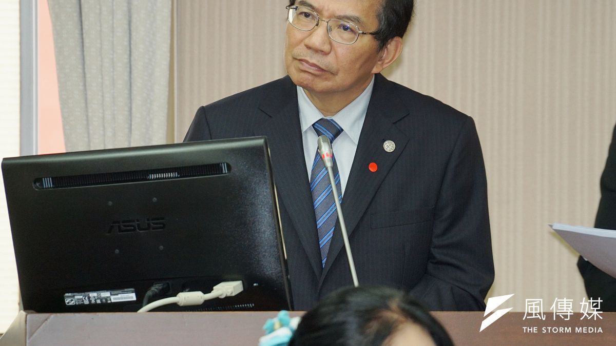 交通部長王國材28日於交通委員會備詢。(盧逸峰攝) 交通部長王國材28日於交通委員會備詢。(盧逸峰攝)