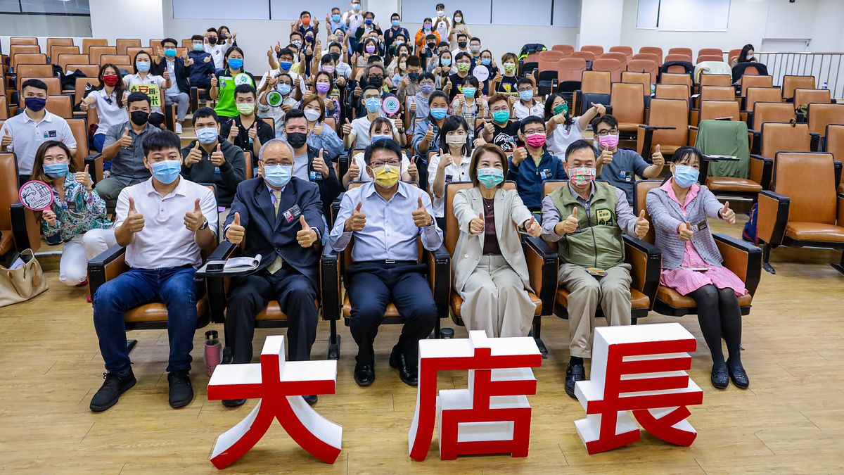屏東縣政府開辦大店長課程正式開幕,立法委員周春米應邀到場致意,與青創家們交流互。(圖/翻攝周春米臉書) 屏東縣政府開辦大店長課程正式開幕,立法委員周春米應邀到場致意,與青創家們交流互。(圖/翻攝周春米臉書)